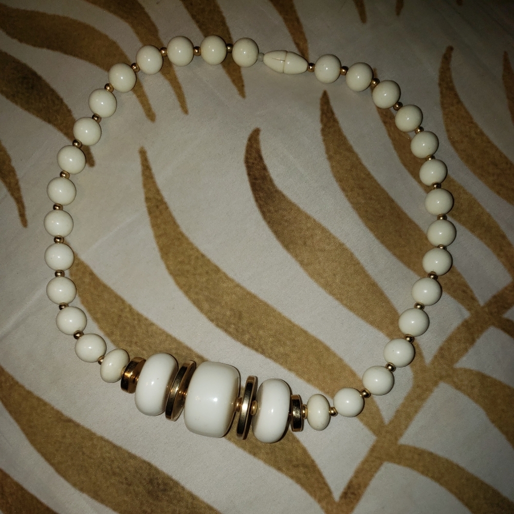 Vintage Cream & Gold Bead Necklace